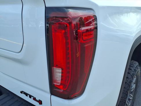Used 2024 GMC Sierra 1500 AT4 w/ Technology Package AWD/4WD image 14