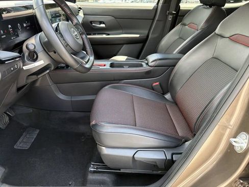 Used 2025 Nissan Kicks SR FWD image 28