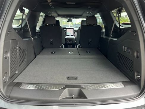New 2026 GMC Yukon XL AT4 image 17