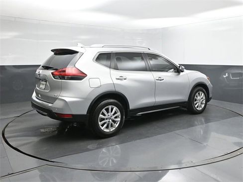 Used 2020 Nissan Rogue SV image 15
