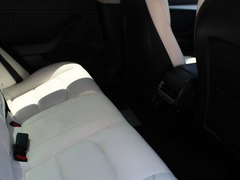 Used 2022 Tesla Model 3 Long Range AWD/4WD image 9