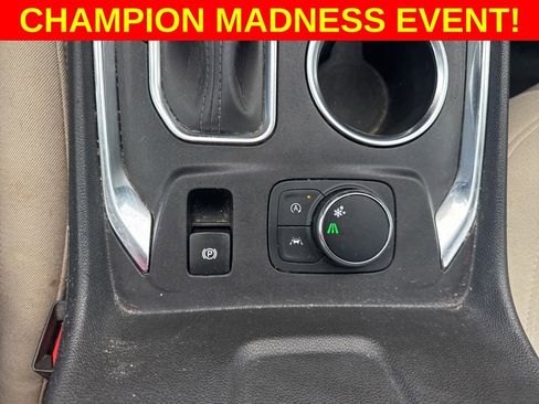 Used 2022 Chevrolet Traverse LT image 17