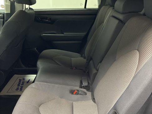 Used 2024 Toyota Highlander LE image 22