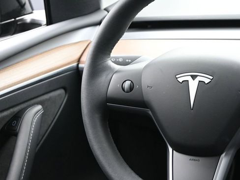 Used 2023 Tesla Model Y Long Range image 24