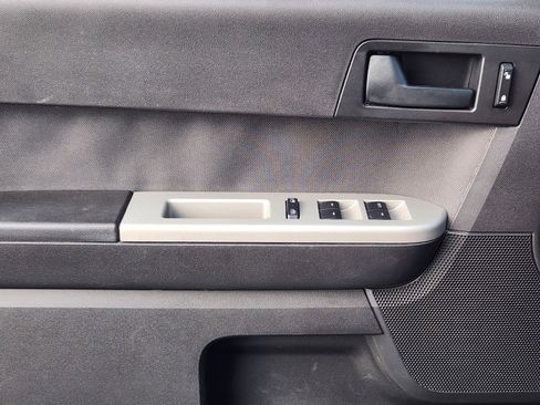 Used 2010 Ford Escape XLT image 18