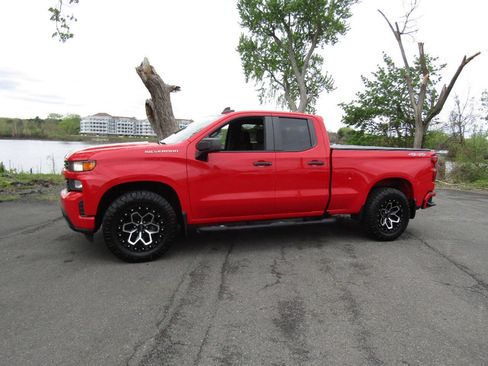 Used 2019 Chevrolet Silverado 1500 Custom w/ Custom Value Package AWD/4WD image 3