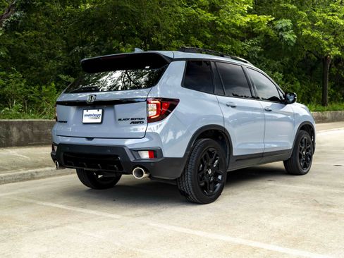 Used 2025 Honda Passport Black Edition image 9