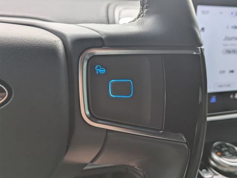 Used 2025 Ford Expedition Tremor AWD/4WD image 32