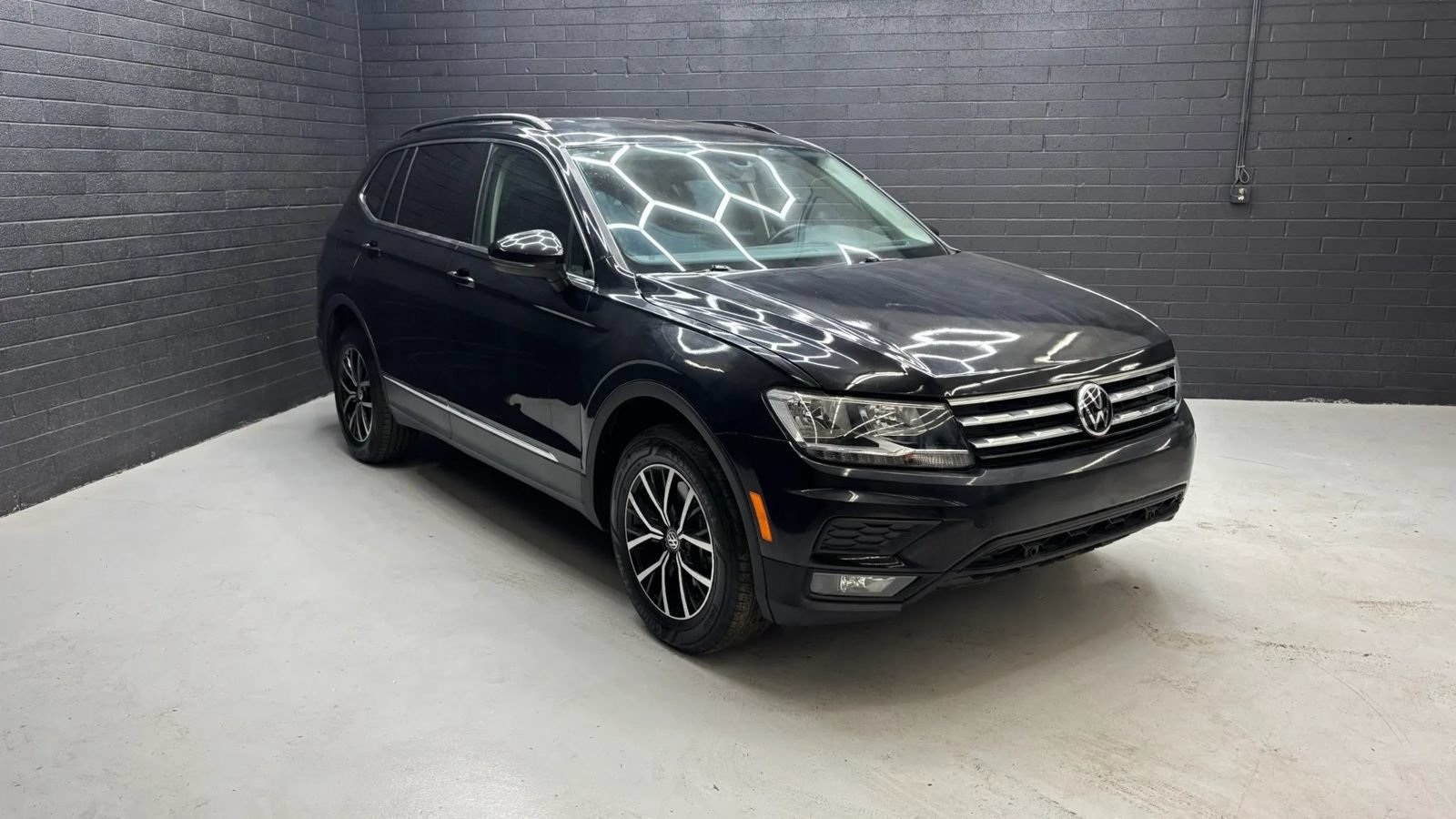 Used 2021 Volkswagen Tiguan SE FWD image 1