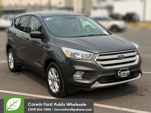 Used 2017 Ford Escape SE AWD/4WD image 1
