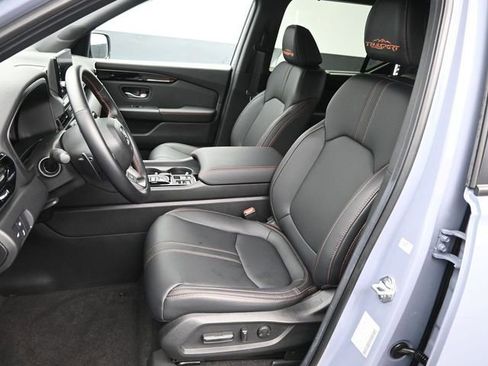 Certified 2025 Honda Pilot TrailSport image 18