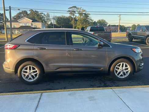 Used 2021 Ford Edge SEL w/ Convenience Package FWD image 4