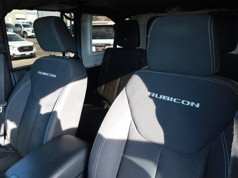 Used 2015 Jeep Wrangler Unlimited Rubicon w/ Connectivity Group AWD/4WD image 16
