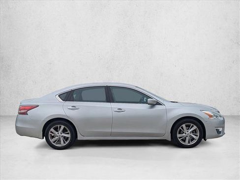Used 2015 Nissan Altima 2.5 SV FWD image 4