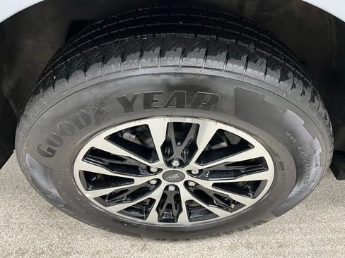 Used 2025 Ford Expedition Platinum AWD/4WD image 17