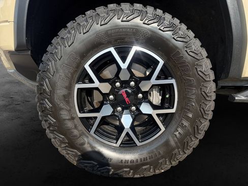Used 2024 GMC Canyon AT4X AWD/4WD image 12