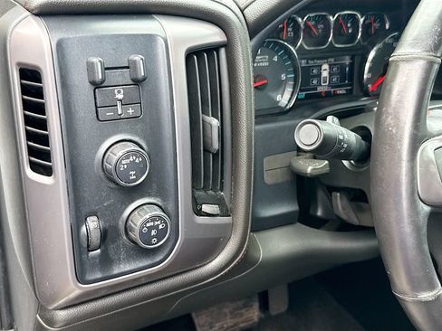 Used 2018 GMC Sierra 1500 SLT w/ All-Terrain Package AWD/4WD image 11