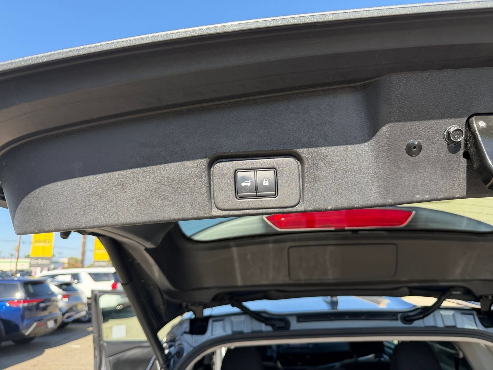 Used 2025 Nissan Rogue SV FWD image 22