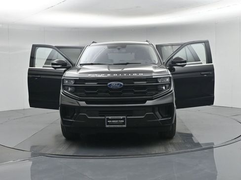 Certified 2025 Ford Expedition Active AWD/4WD image 37