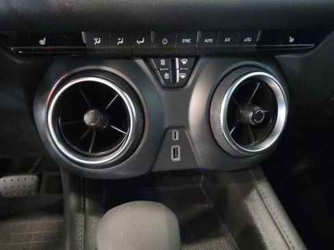 Used 2022 Chevrolet Blazer LT FWD image 22