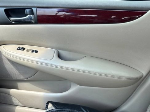 Used 2004 Lexus ES 330 FWD image 24