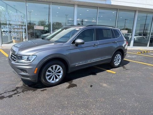 Used 2018 Volkswagen Tiguan SEL FWD image 2