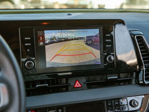 Used 2024 Kia Sportage LX image 16