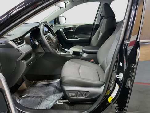 Used 2025 Toyota RAV4 XLE w/ Weather Package AWD/4WD image 21