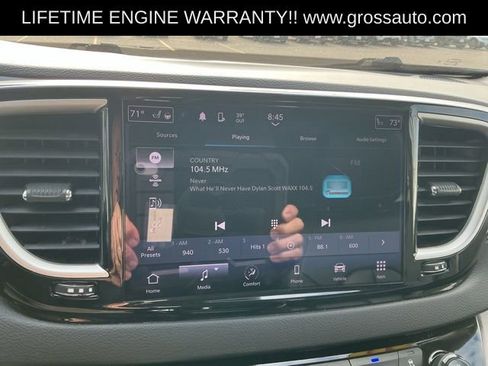 Used 2024 Chrysler Pacifica Touring-L FWD image 16