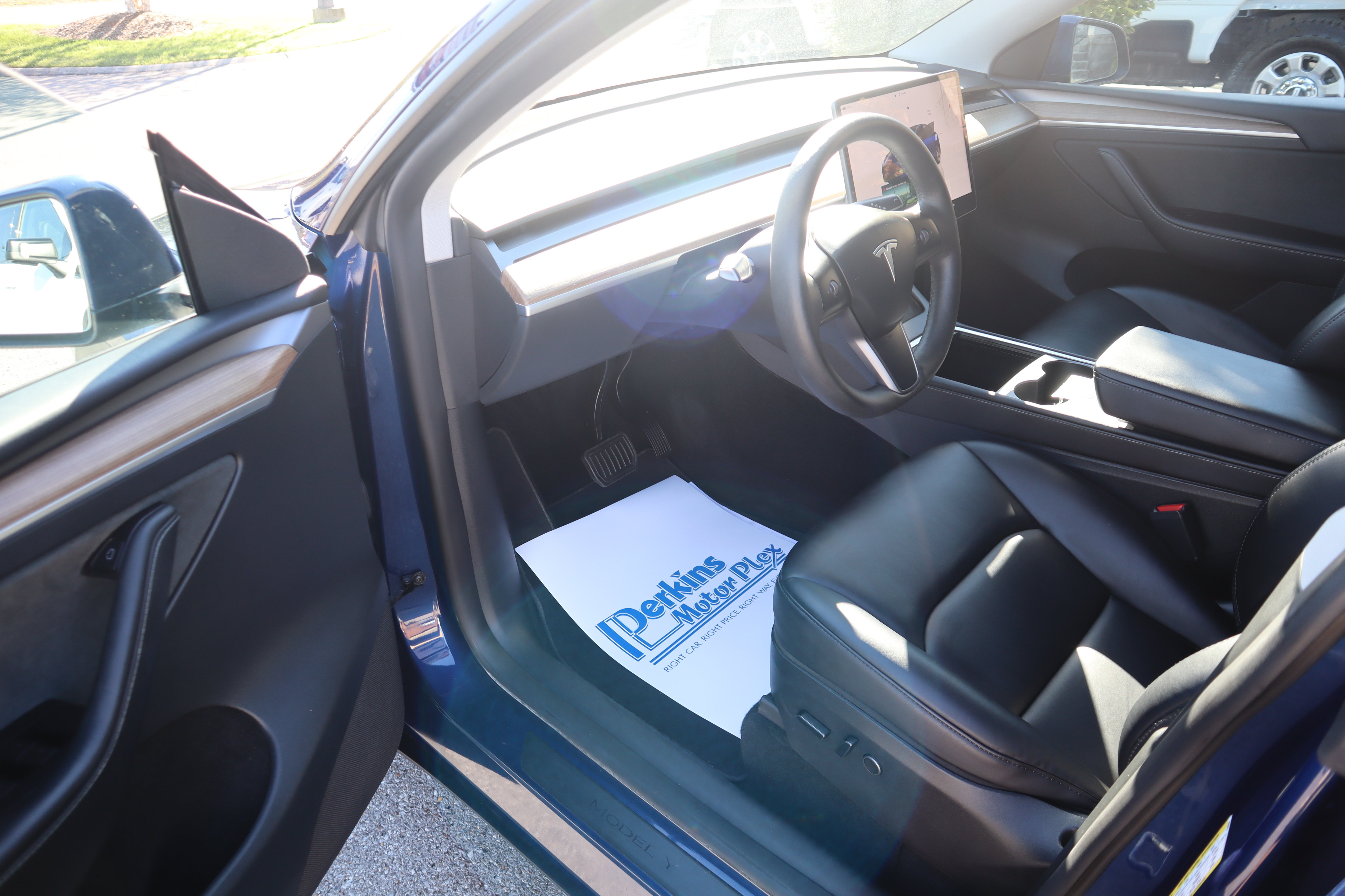 Used 2023 Tesla Model Y Long Range AWD/4WD image 3
