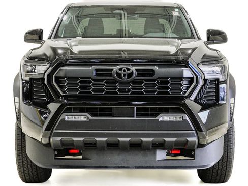 Used 2025 Toyota Tacoma TRD Off-Road AWD/4WD image 2