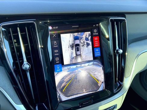 Used 2026 Volvo V60 B5 Cross Country Plus w/ Protection Package Premier image 29