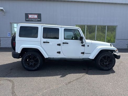 Used 2014 Jeep Wrangler Unlimited Sahara AWD/4WD image 2