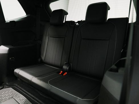 Used 2024 Volkswagen Tiguan SE R-Line image 30