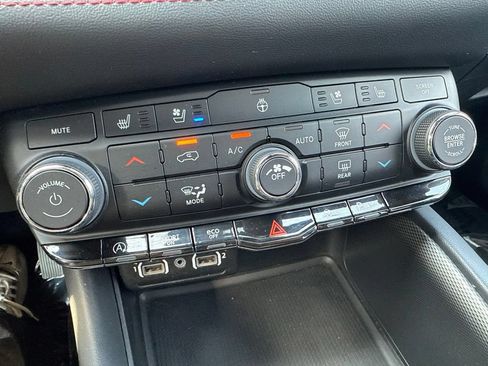 Used 2024 Dodge Durango GT AWD/4WD image 35