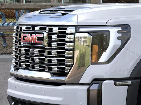New 2026 GMC Sierra 3500 Denali w/ Denali Reserve Package AWD/4WD image 13