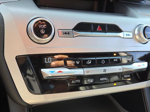 Used 2020 Ford Explorer XLT w/ Equipment Group 202A image 26