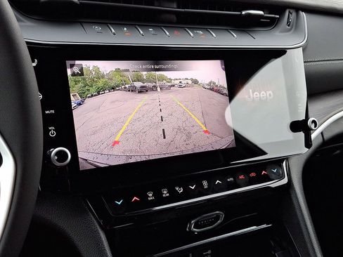 New 2026 Jeep Grand Cherokee Altitude AWD/4WD image 11