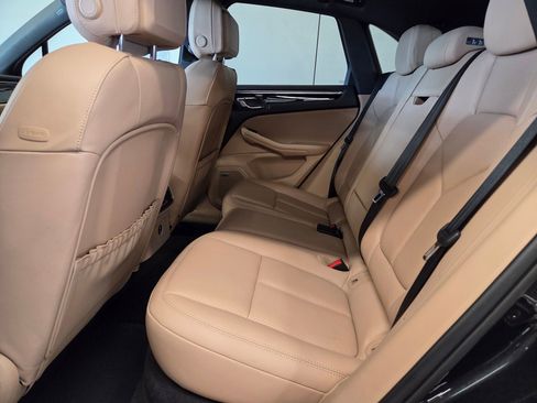 Certified 2026 Porsche Macan image 11