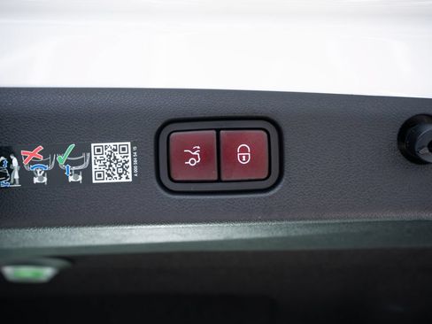 Used 2025 Mercedes-Benz E 350 Sedan w/ Winter Package image 54