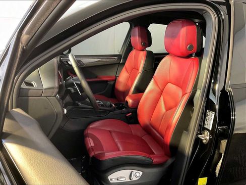Certified 2024 Porsche Macan S AWD/4WD image 5