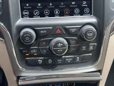 Used 2018 Jeep Grand Cherokee Limited image 31