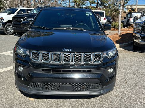 Used 2024 Jeep Compass Latitude image 3