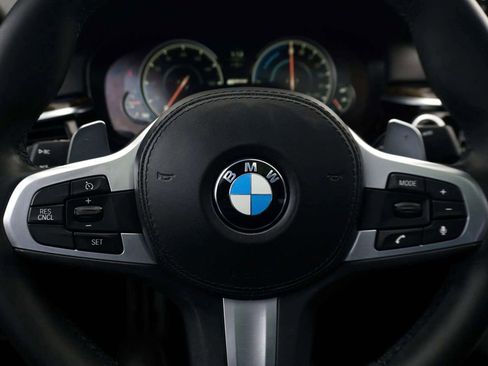 Used 2018 BMW 530e RWD image 34