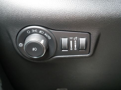 Used 2024 Jeep Compass Latitude w/ Convenience Group AWD/4WD image 26