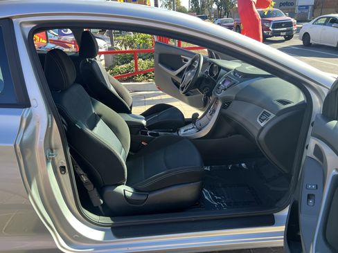 Used 2013 Hyundai Elantra image 25