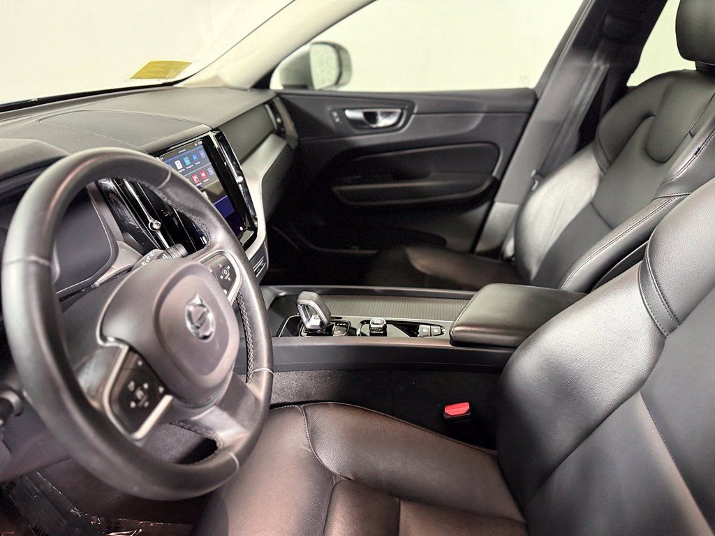 Used 2023 Volvo XC60 B5 Core AWD/4WD image 19