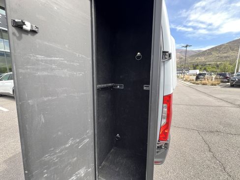 Used 2022 Mercedes-Benz Sprinter 2500 image 18