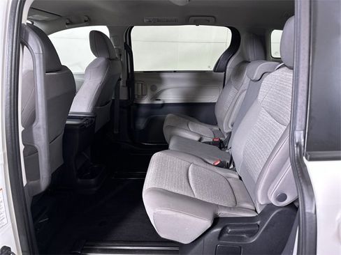 Used 2022 Toyota Sienna LE image 25