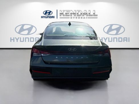 New 2026 Hyundai Elantra SE FWD image 5